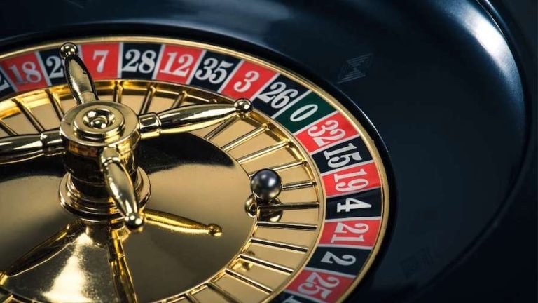 Bàn baccarat live casino tại sảnh game 123b app với dealer thật và giao diện tiếng Việt trên điện thoại