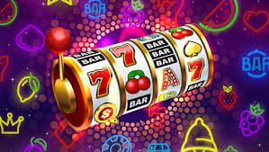 Màn hình slot nổ hũ tại 123b app với nhiều biểu tượng jackpot đang quay trên điện thoại